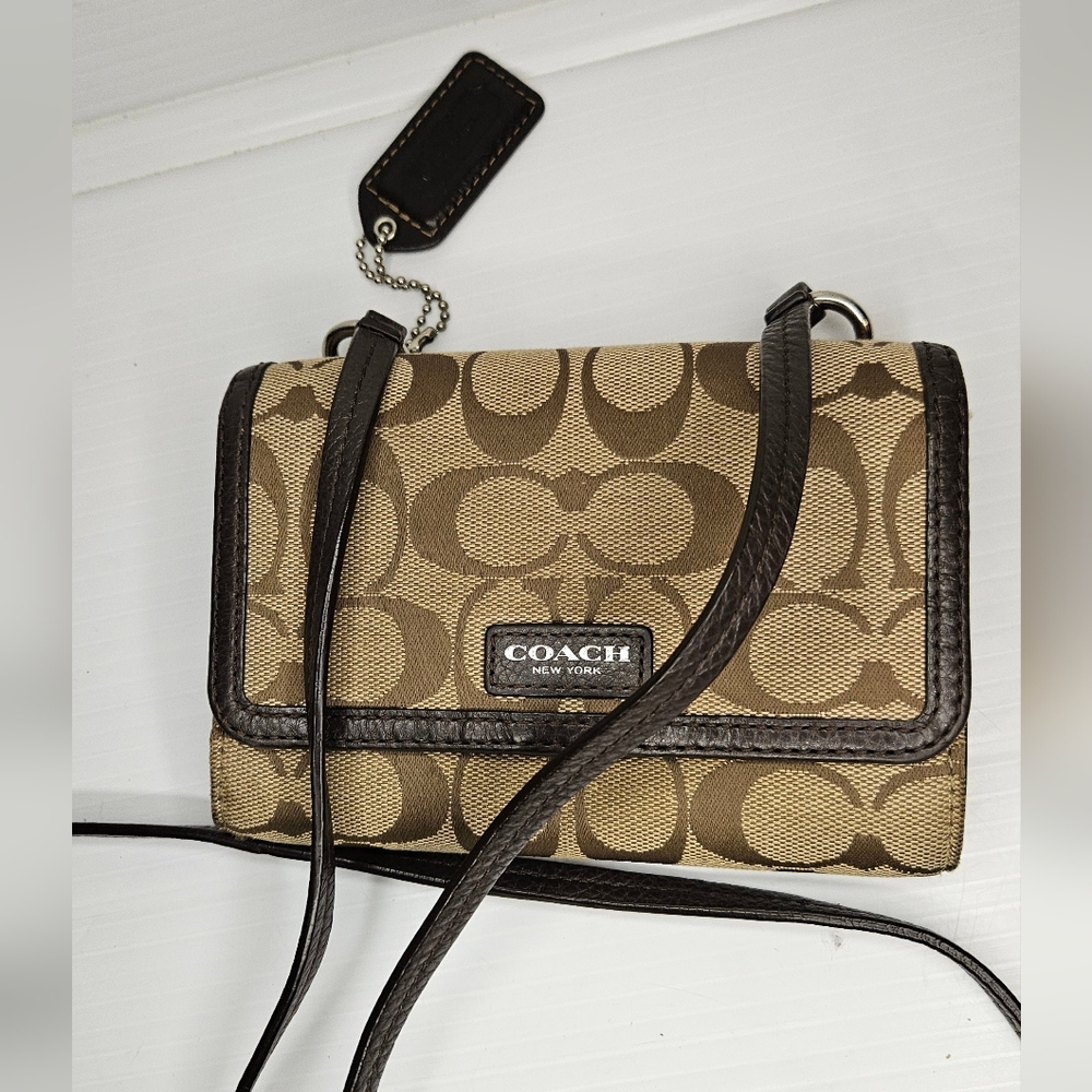 Coach Avery Signature Brown & Cream Wallet Crossbody Bag with Flap Closure - Picture 5 of 7